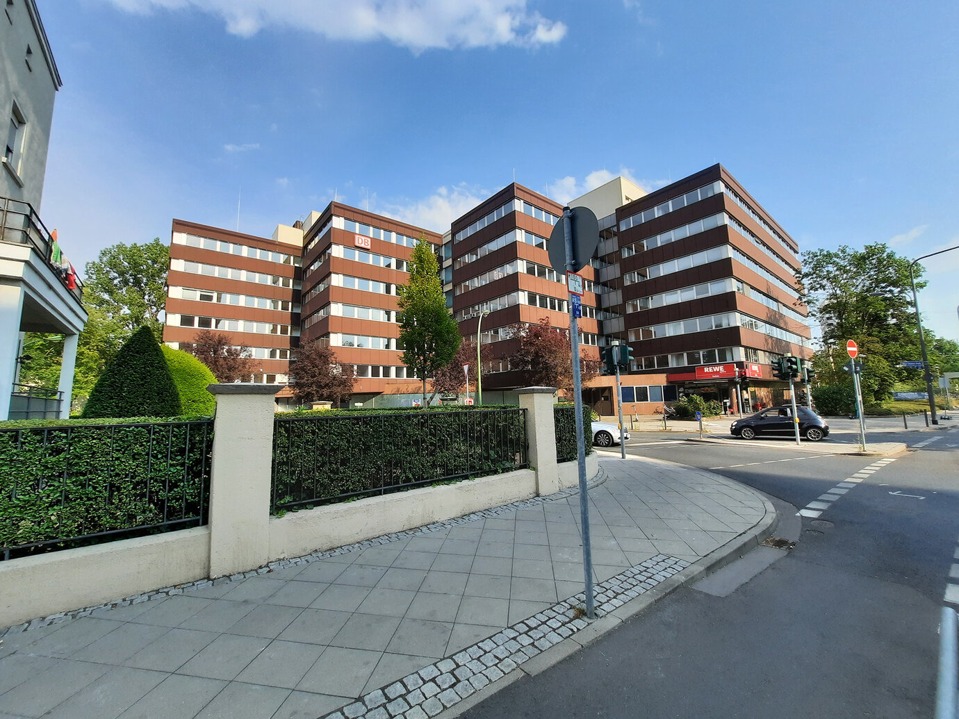 Existing building with retail space on the ground floor and six standard storeys