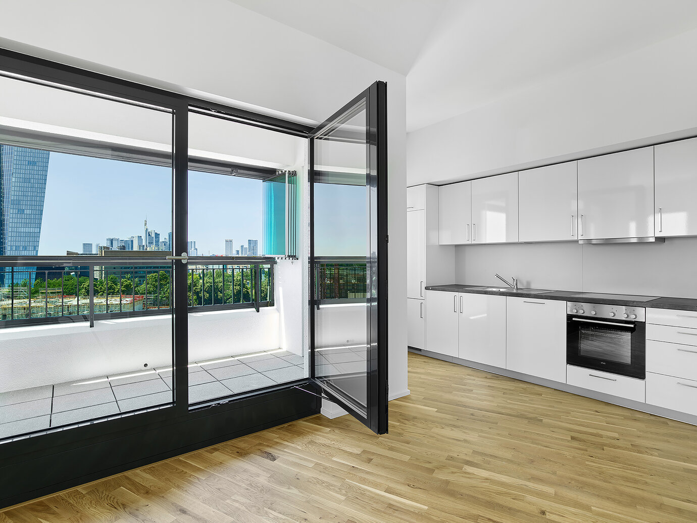 Sound-insultating glazing ensures a high level of comfort in the indoor space.