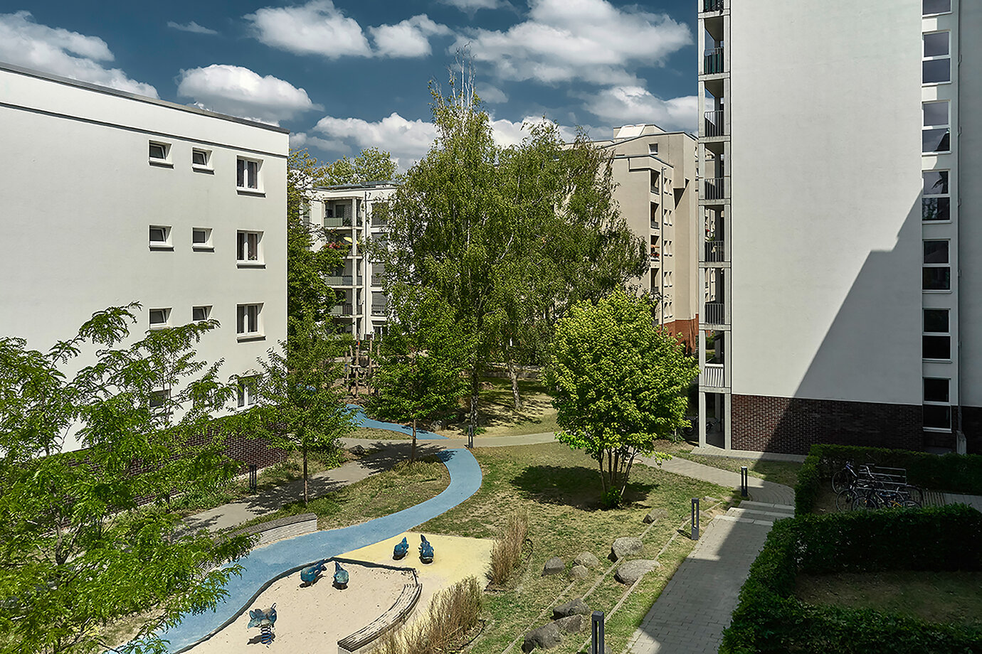 Paths are connecting common areas in the garden courtyard with the residential buildings.
