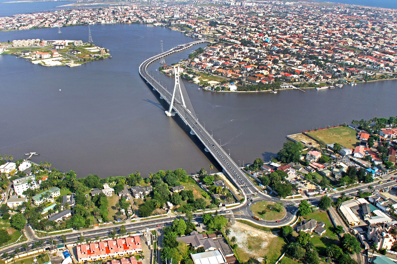 Bird view of the bridge connecting the districts of Lekki and Ikoyi / © Julius Berger Nigeria Plc