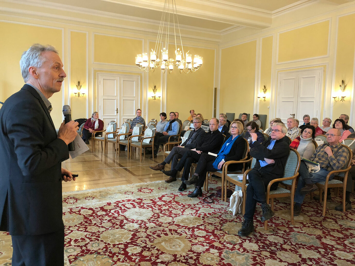 Participation of politicians and administrative authorities